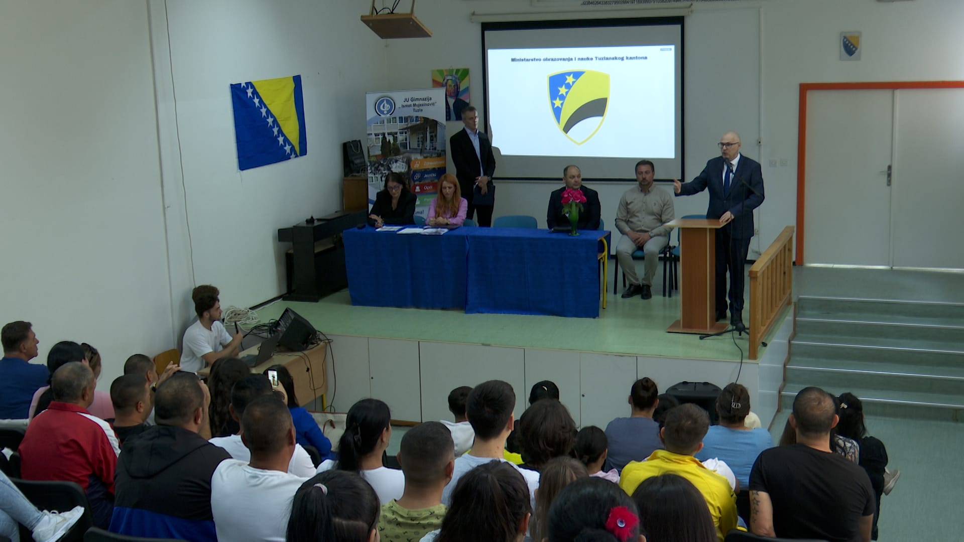 U Tuzli potpisani ugovori o dodjeli stipendija učenicima romske nacionalnosti
