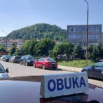 Protestna vožnja autoškola u Tuzli: Instruktori traže povlačenje odluke Ministarstva