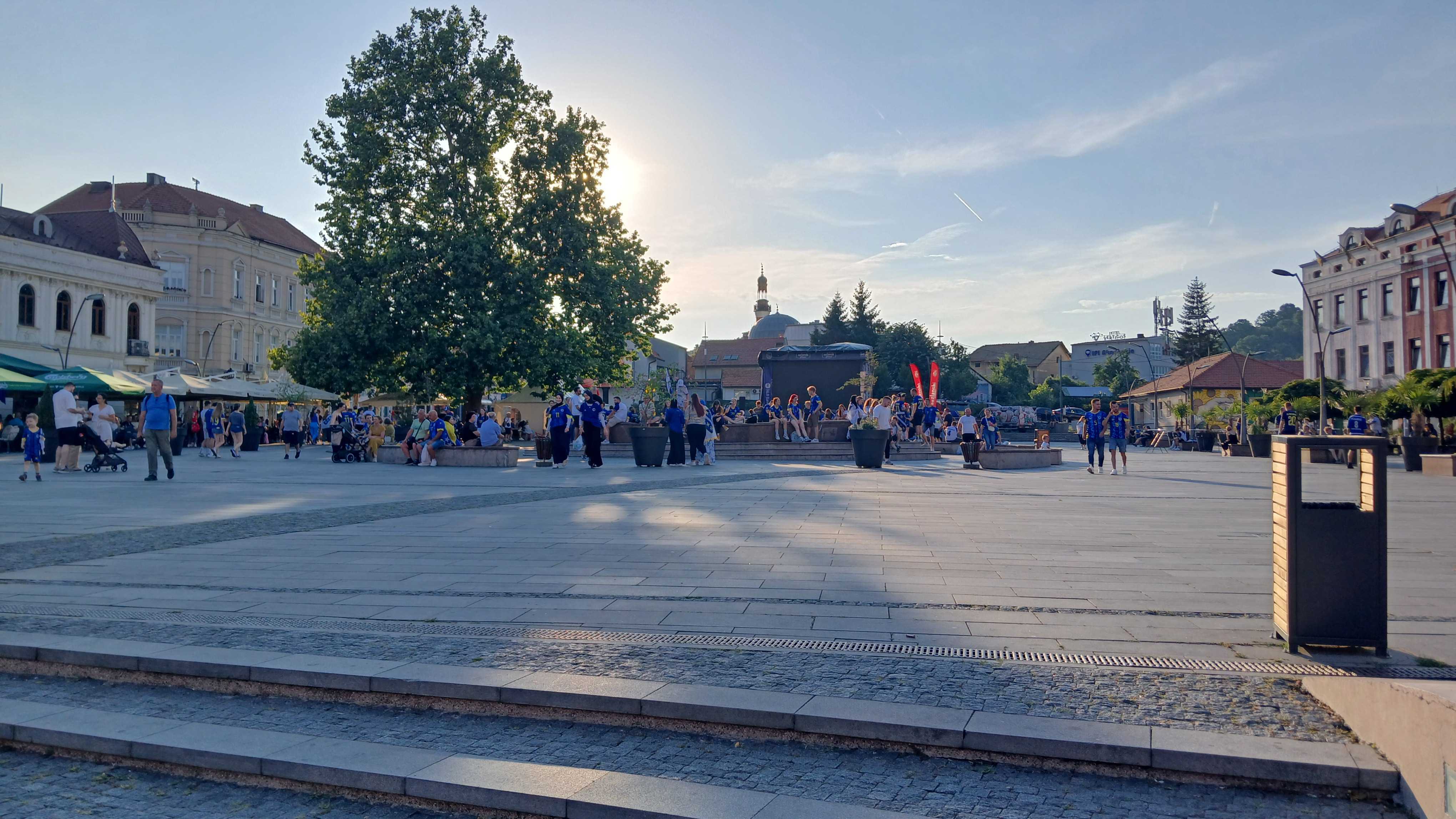 trg slobode utakmica Navijači se okupljaju na Trgu slobode pred utakmicu Zmajeva protiv Katara