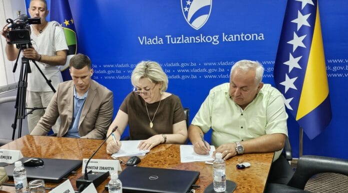 Nastavljeno potpisivanje ugovora: Domovima zdravlja u TK 3,05 miliona KM podrške Nastavljeno potpisivanje ugovora: Domovima zdravlja u TK 3,05 miliona KM podrške