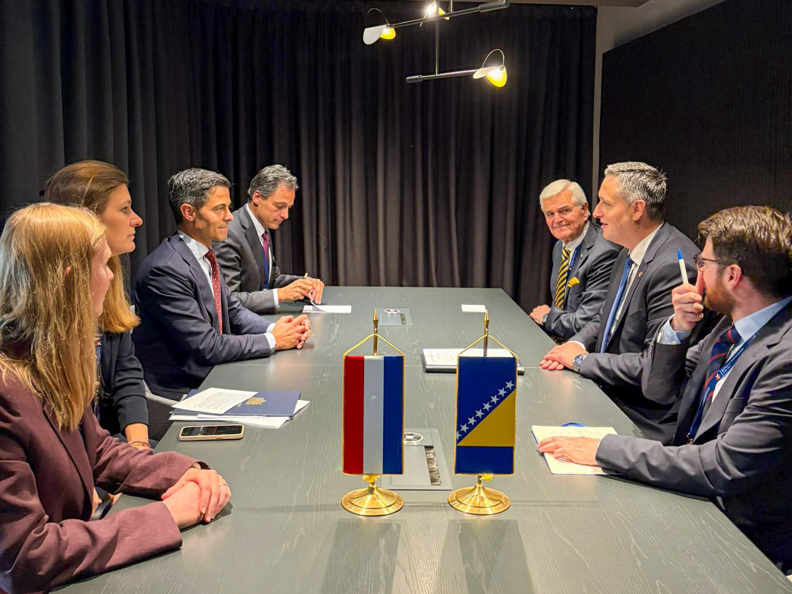 Bećirović razgovarao s premijerom Nizozemske o evropskom putu BiH