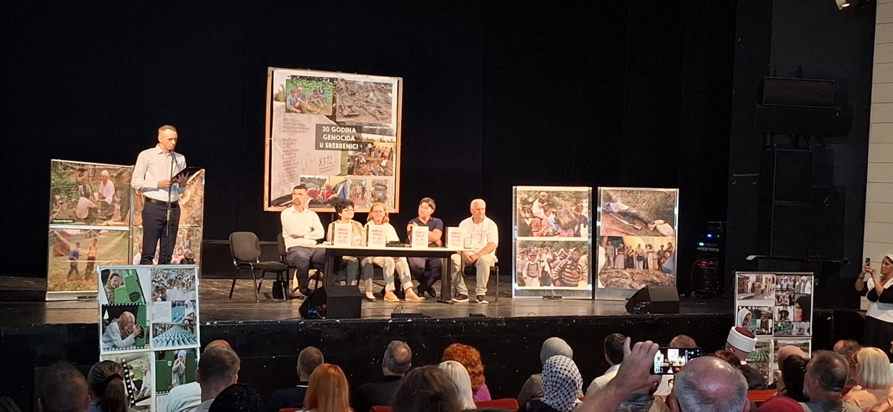 Fotomonografija o Srebrenici predstavljena u Tuzli: Tri decenije dokaza, sjećanja i istine