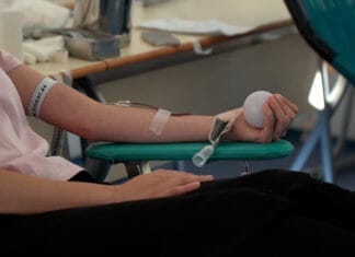 Objavljen raspored akcija darivanja krvi za narednu sedmicu Darivanje krvi u Centru za mlade Tušanj okupilo veliki broj građana