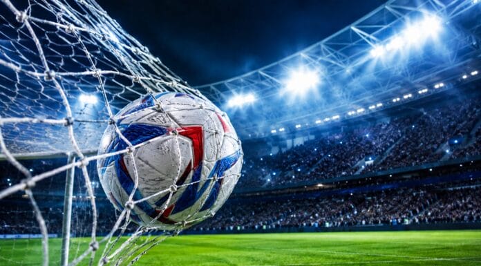 Rezultati SP donose pravu dramu: Zmajevi čekaju utakmicu odluke, Hrvatska traži prve bodove Rezultati SP, lopta u mreži na osvijetljenom fudbalskom stadionu