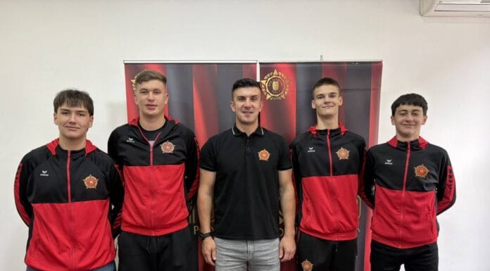 Juniori RK Sloboda potpisali prve profesionalne ugovore Juniori RK Sloboda Rijad Mehmedinović, Ammar Memić, Aldin Dedić i Nermin Šerbečić potpisali su prve profesionalne ugovore.