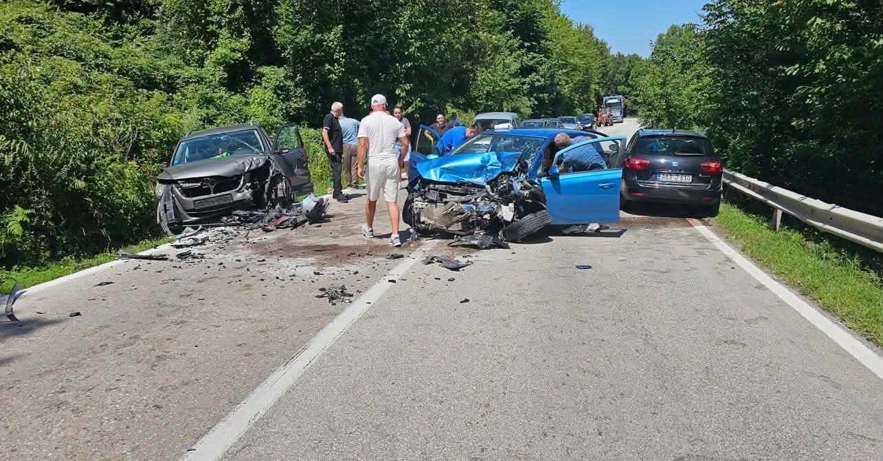 Saobraćajna nesreća u Stuparima Saobraćajna nesreća u Stuparima