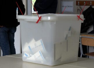 Za glasanje izvan BiH upisana 48.074 birača, odbijeno 5.548 prijava Izbori, lokalni izbori, opći izbori, glasanje, glasačka kutija, cik