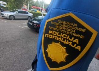 Motociklista teško povrijeđen u saobraćajnoj nezgodi u Tuzli Policija, udes, saobraćajna nesreća, motorista