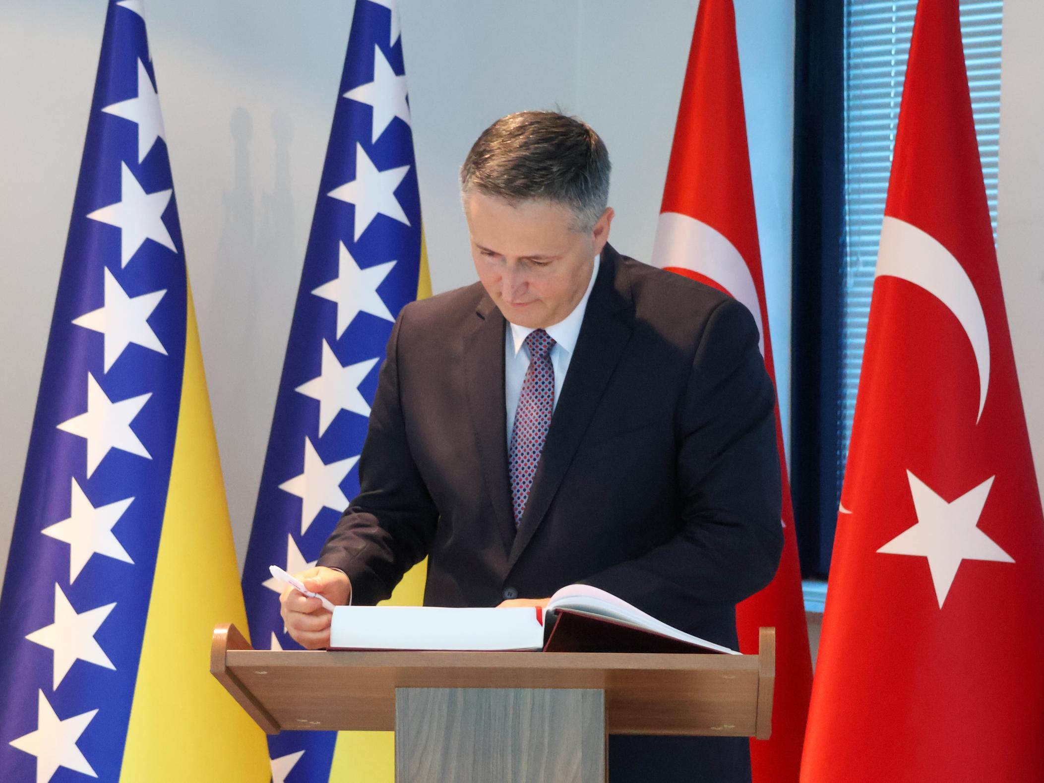 Denis Bećirović Denis Bećirović