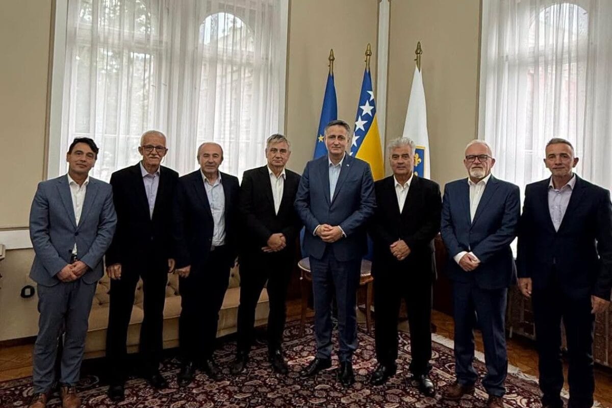 bećirović i generali Bećirović s generalima BiH razgovarao o sigurnosti i jačanju državnih institucija