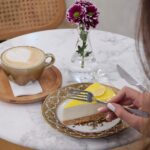 Ljetni cheesecake s limunom bez pečenja, osvježavajući desert za vruće dane