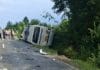 Autobus se prevrnuo nakon sudara na putu Prijedor – Banja Luka, povrijeđene osobe iz automobila