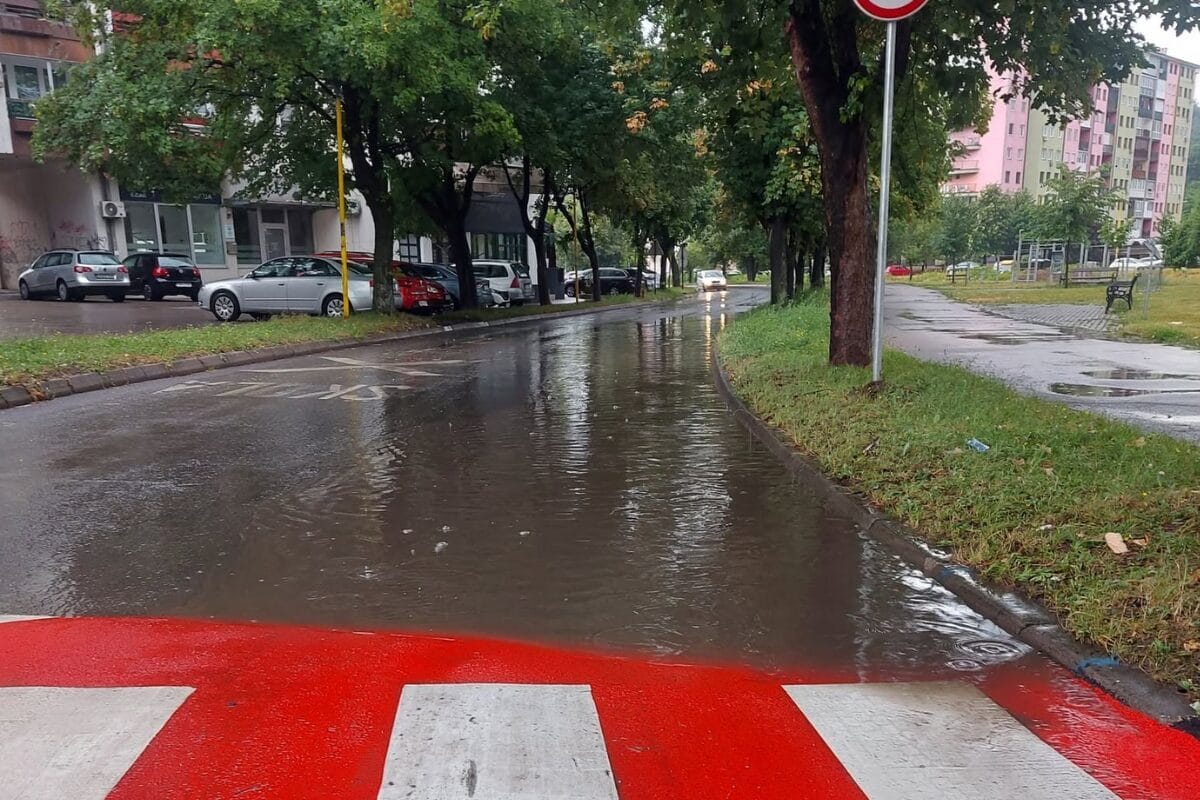 pješačko ostvro sjenjak Pješačko ostrvo Sjenjak nakon kiše otvorilo pitanje odvodnje