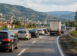 Pojačan saobraćaj širom BiH: Klizav kolovoz kod Nemile i duge kolone na granicama