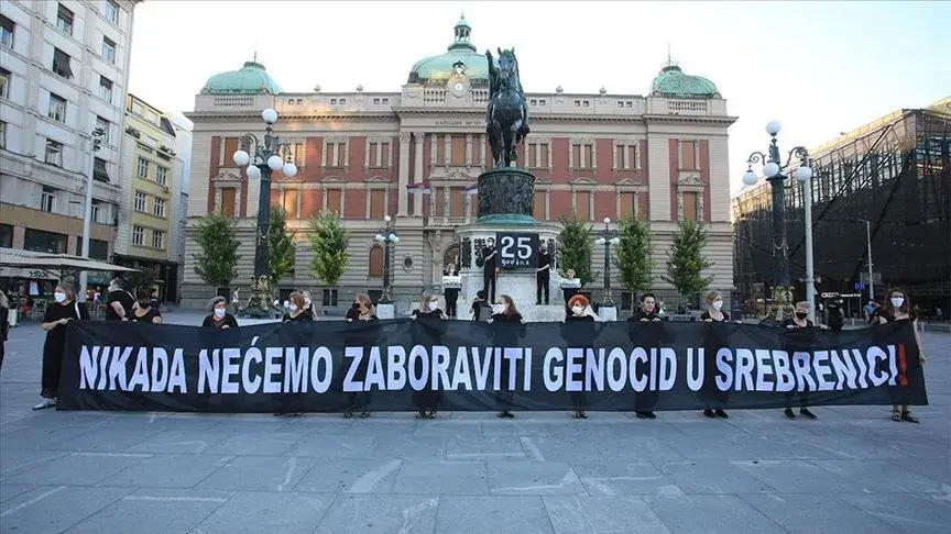 FOTO: Anadolu Agency žene u crnom, beograd, genocid