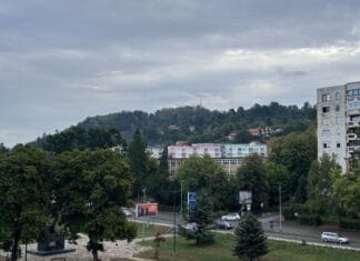 Oblačno vrijeme uz kišu i pljuskove širom BiH: Evo kakve nas temperature očekuju danas