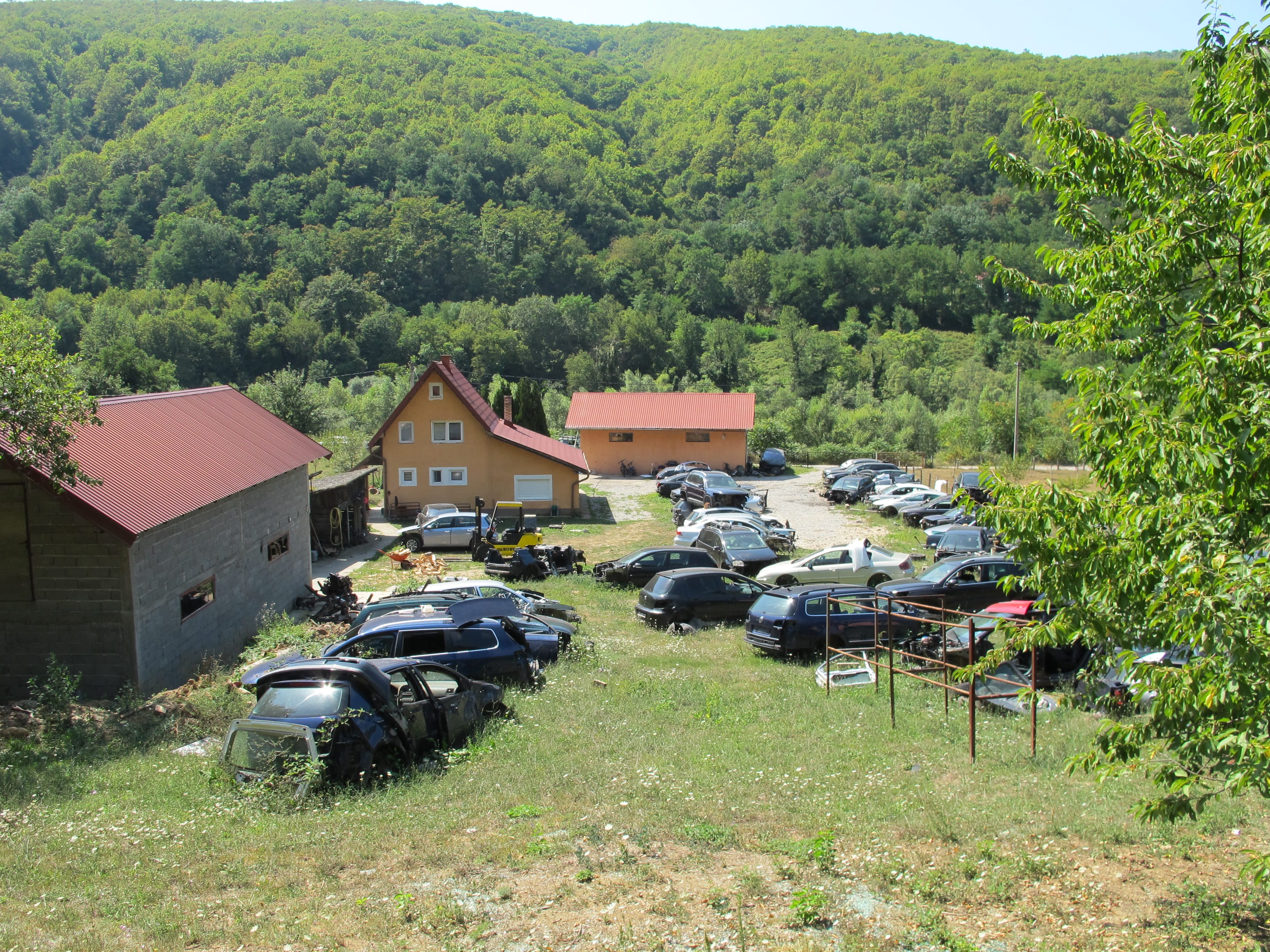 Privremeno oduzeto 11 putničkih motornih vozila Velika akcija: Oduzeto 11 vozila iz Velike Britanije, uhapšen i granični policajac