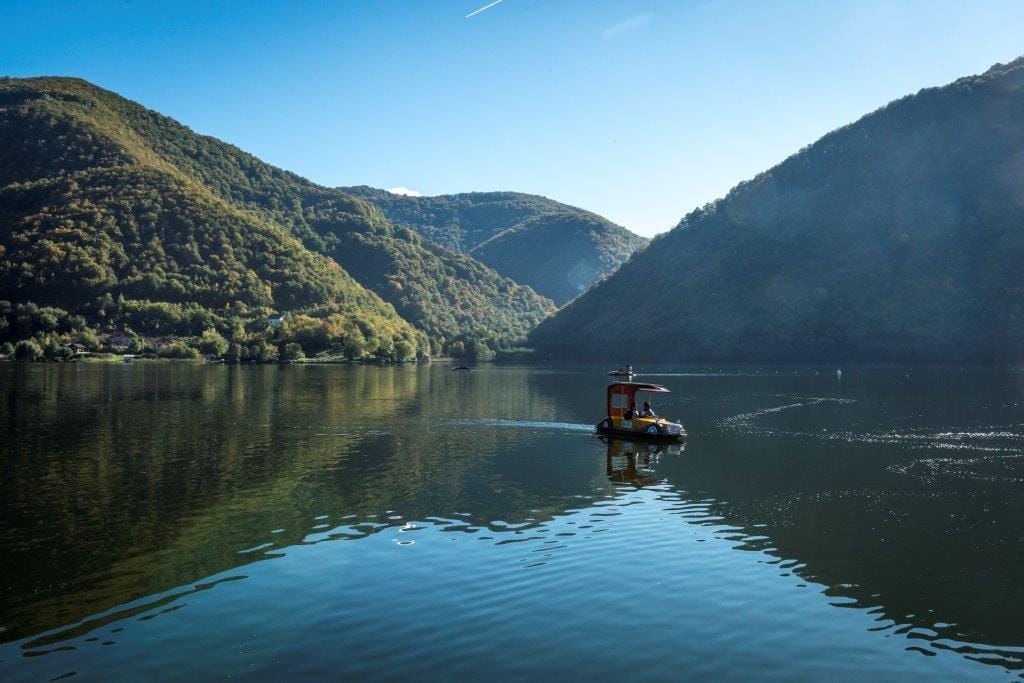 VH-Jajce-42 Svjetski dan jezera obilježava se 27. augusta. Donosimo priču o značaju očuvanja jezera i pet bh. jezera koja vrijedi posjetiti, od Ramskog i Plivskih do Prokoškog i Boračkog.