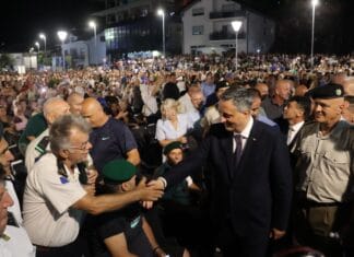 Bećirović u Bužimu pred više od 10.000 građana: Ideja Bosne i baklja slobode neće biti ugašene