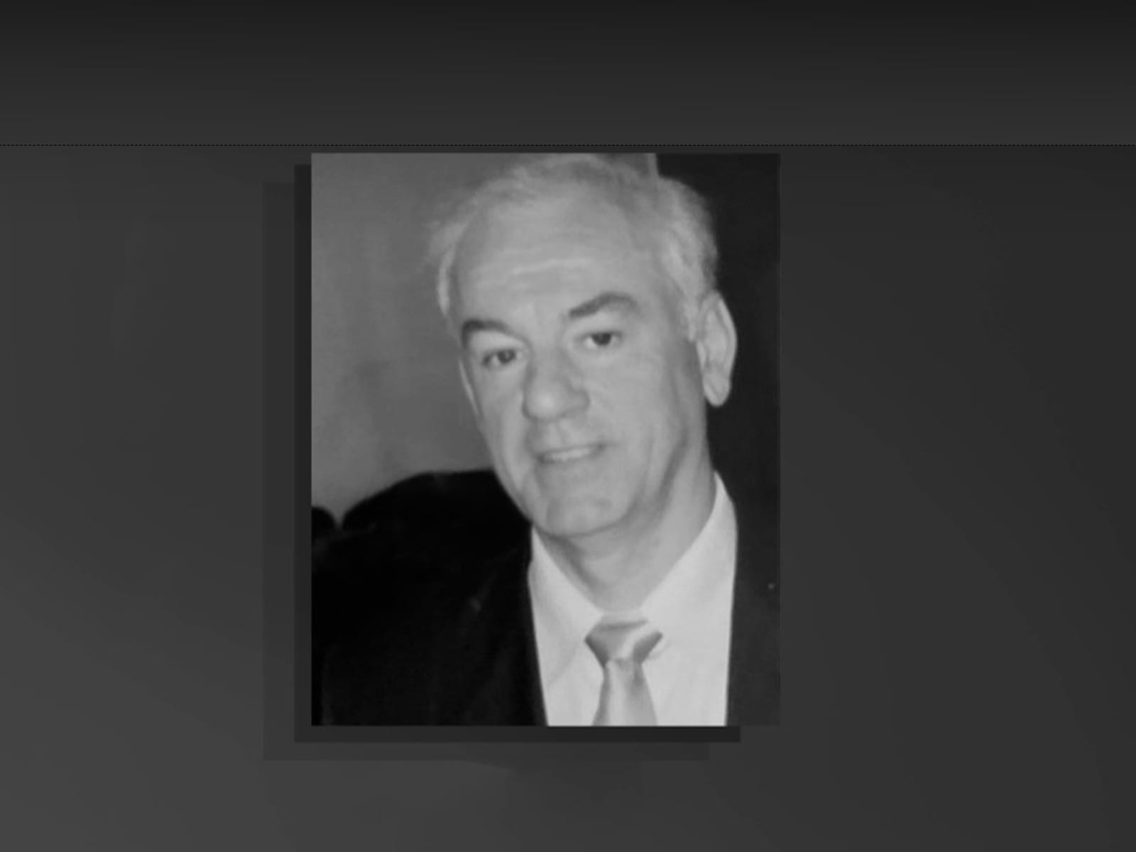 Dževad Sakić, dugogodišnji televizijski radnik i autor, preminuo je nakon duge i teške bolesti.