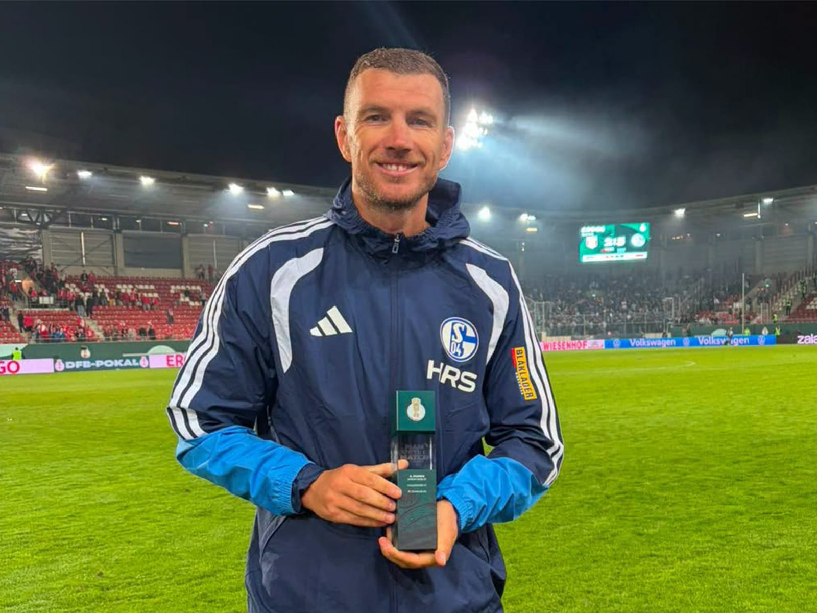 edin dzeko Edin Džeko sa dva gola i asistencijom odveo Schalke dalje u Kupu Njemačke