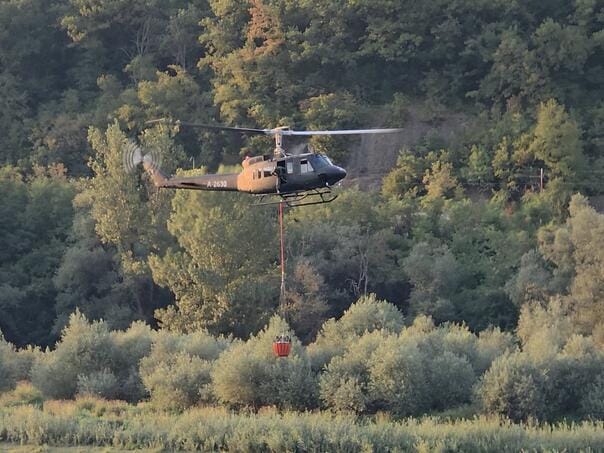 helikopter OS Požari u Hercegovini: Gorjelo na više lokacija, jedan požar još aktivan
