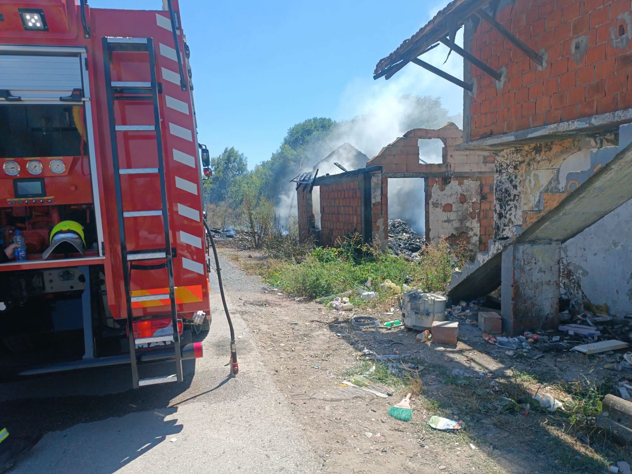 pozar spionica Požar u Špionici: Gorjeli nisko rastinje i napušteni objekt