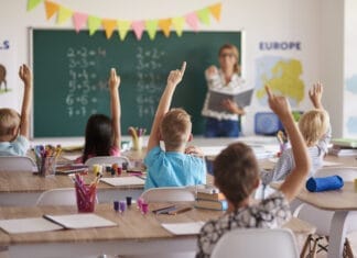 Učenici se vraćaju u klupe: Nastava počinje i u školama gdje traju radovi škola, škole, đaci