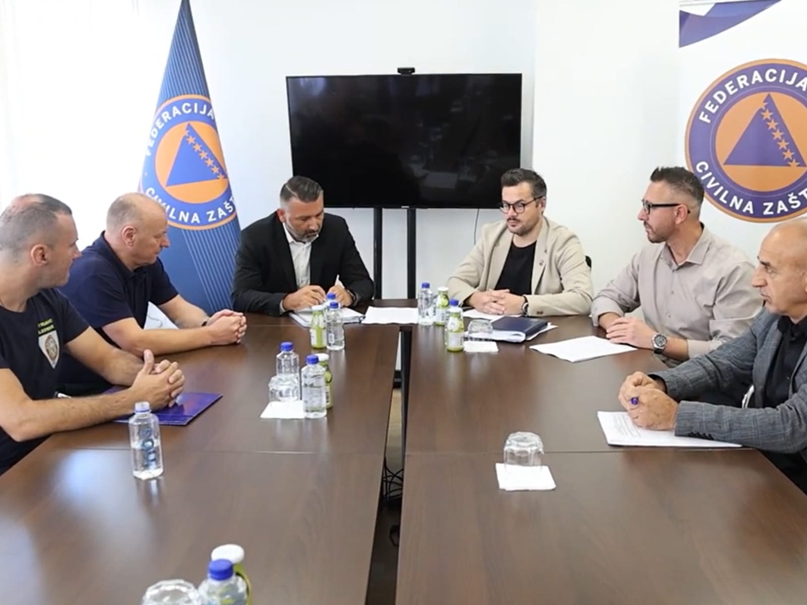 vatrogasci sarajevo Profesionalni vatrogasci predali svoje potpise za povoljnije penzionisanje