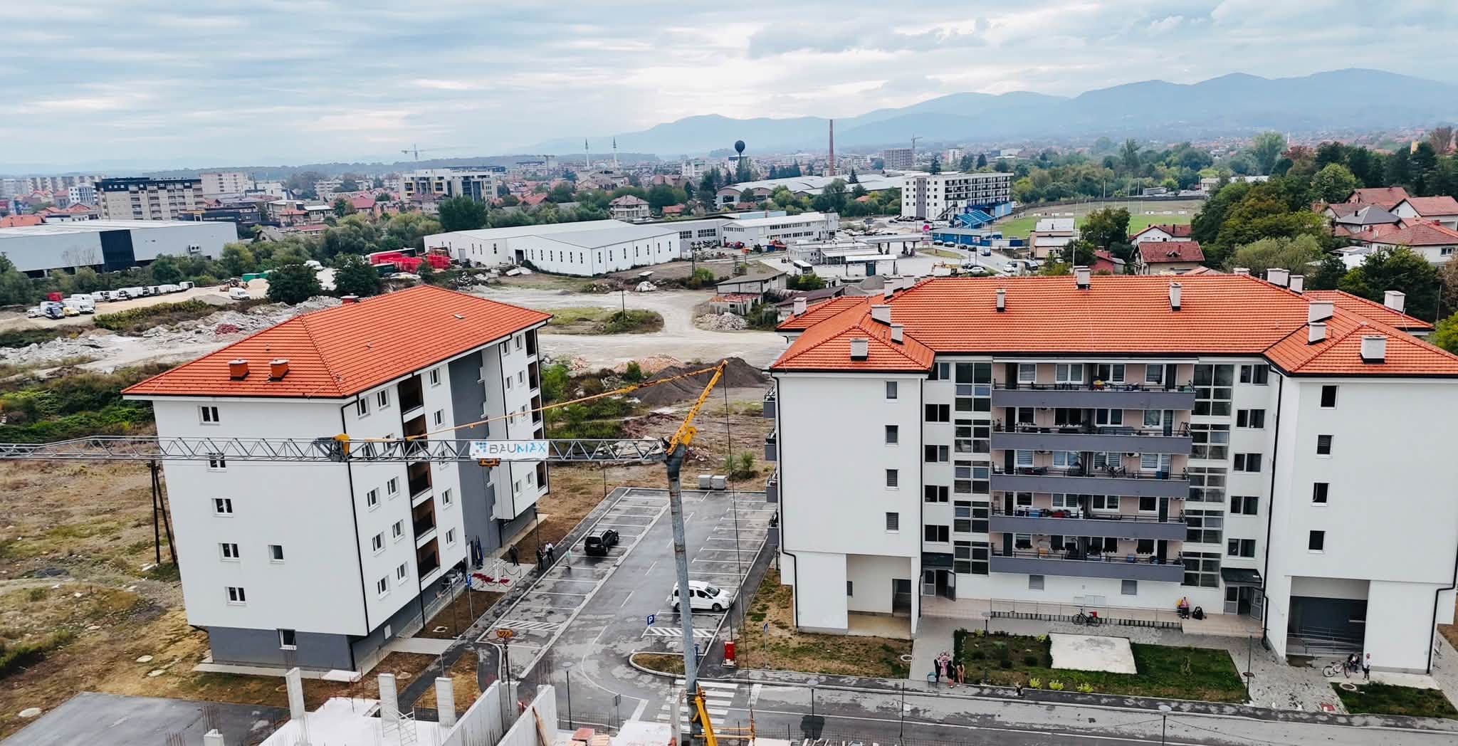 Porodicama u Živinicama uručeni ključevi 24 stana kroz projekat CEB II