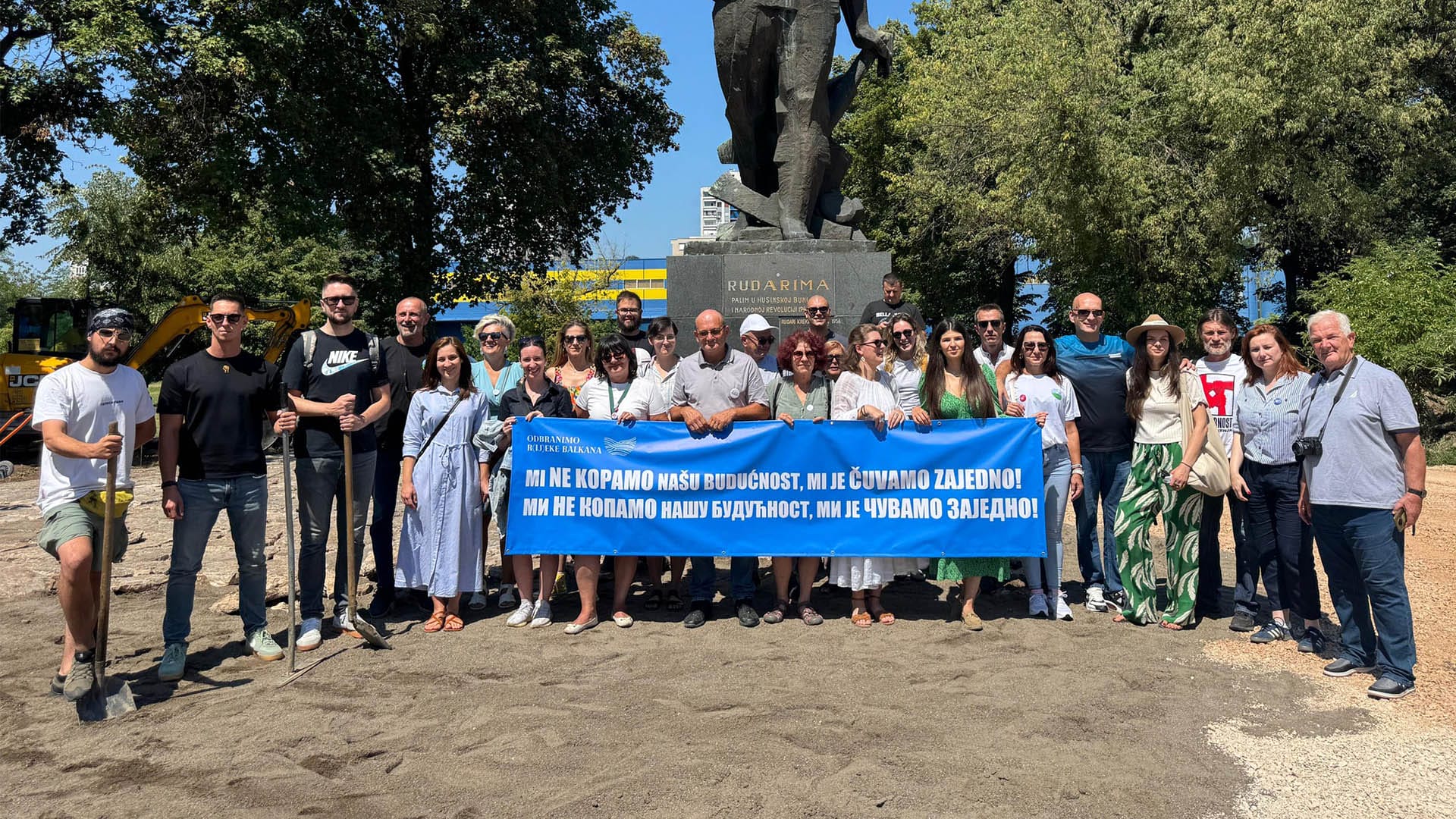 Fotografija aktivisti iz regiona daju podrsku borbi