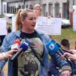 Roditelji protestovali ispred UKC-a Tuzla, traže više specijalista za djecu Roditelji protestovali ispred UKC-a Tuzla, traže više specijalista za djecu