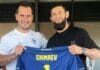 Khamzat Chimaev posjetio Zmajeve, Spahić mu uručio dres BiH Khamzat Chimaev posjetio Zmajeve, Spahić mu uručio dres BiH