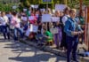 Roditelji ispred UKC-a Tuzla traže trajno rješenje za nedostatak specijalista Roditelji ispred UKC-a Tuzla traže trajno rješenje za nedostatak specijalista
