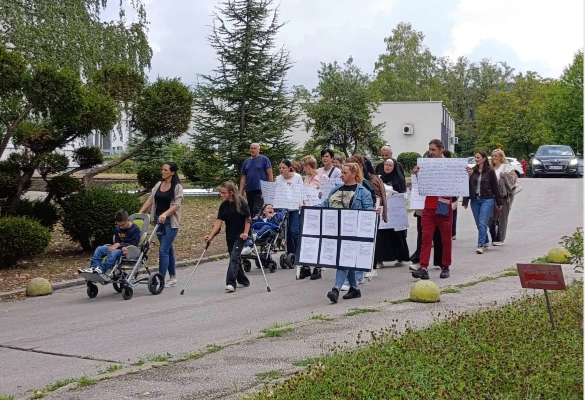 roditelji protest