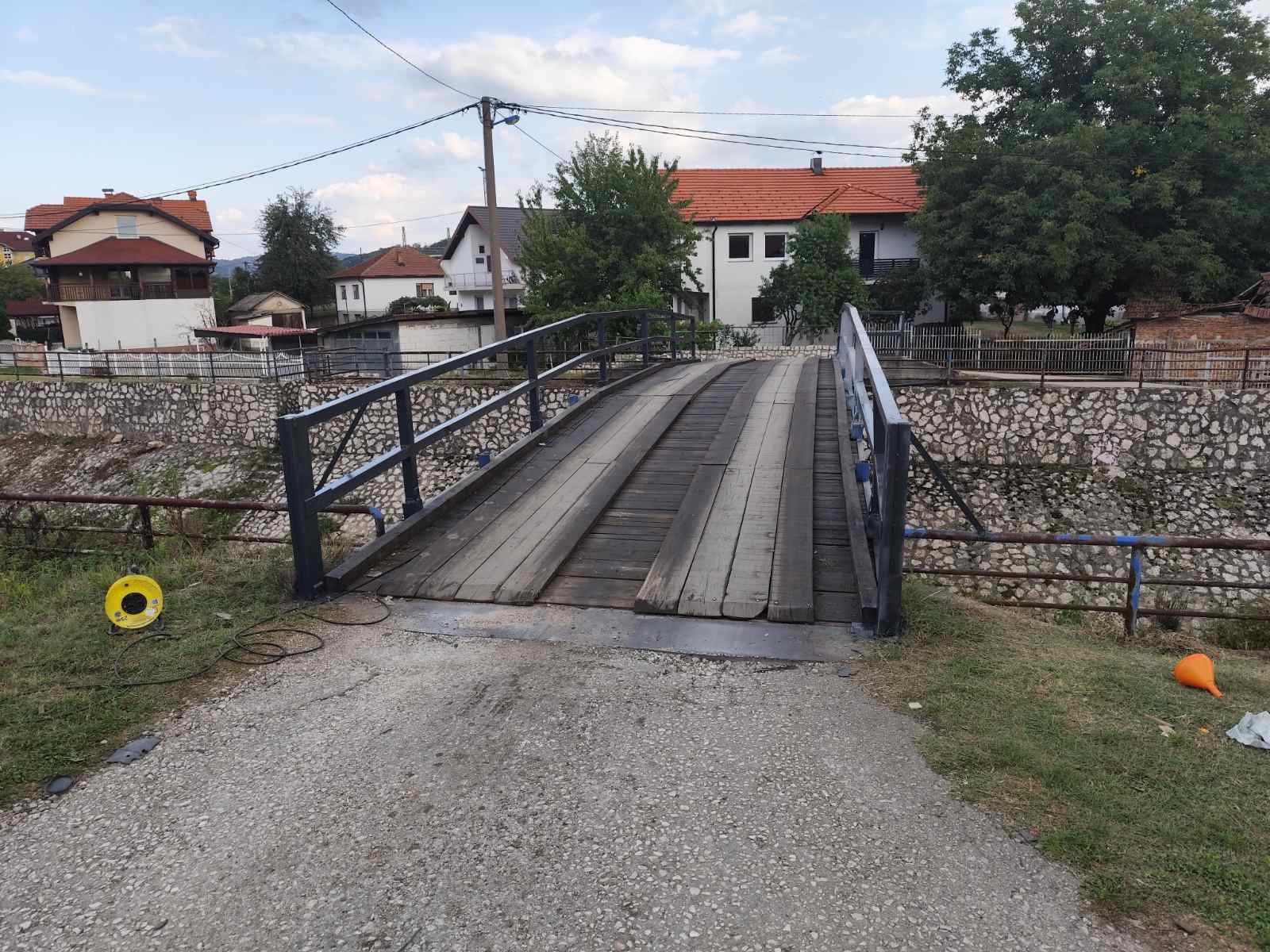 slavinovići most Počeli novi komunalni radovi u Tuzli, uređuju se ulice, most i korito Jale