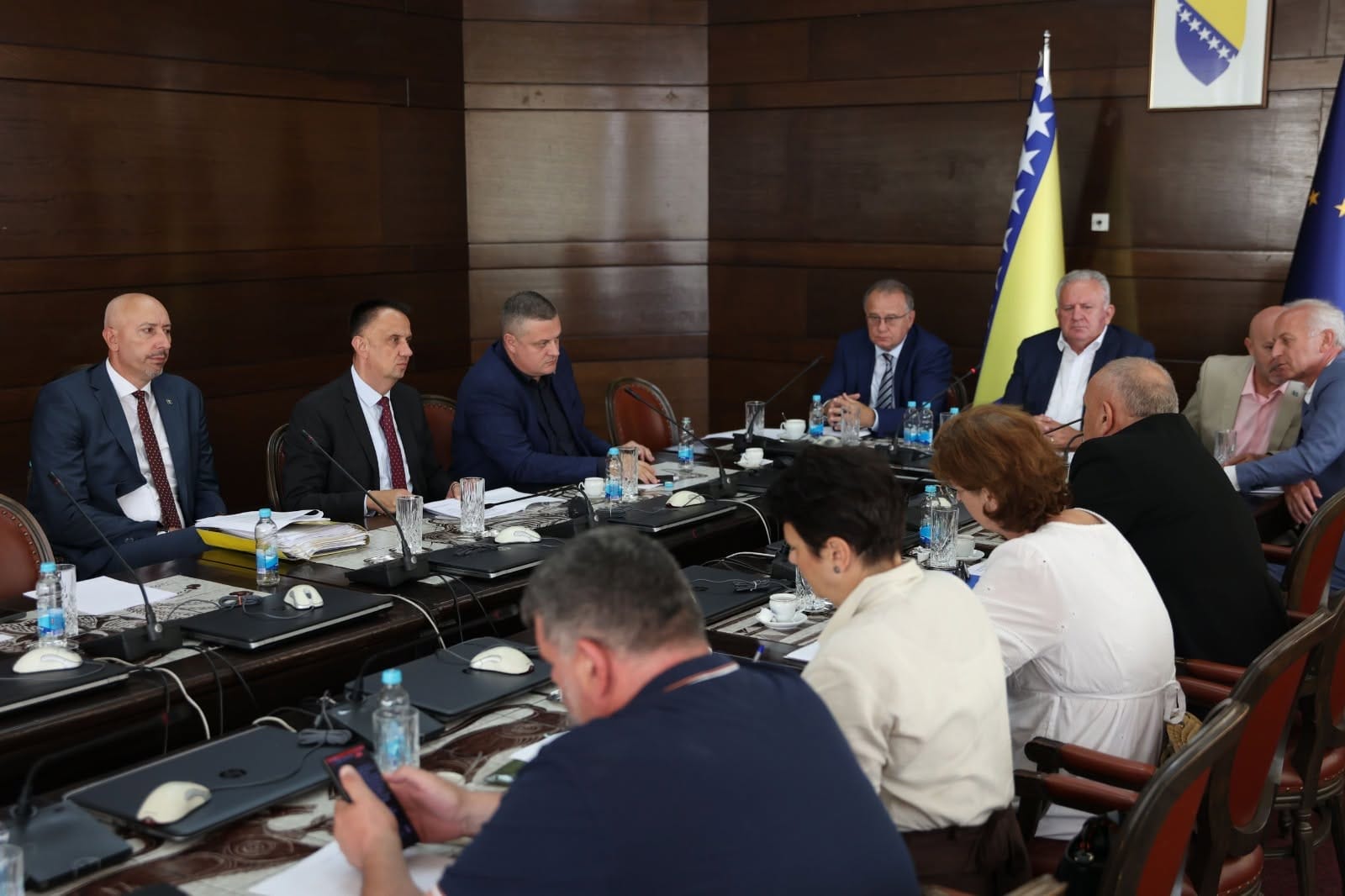 vlada f bih Ministar Lakić najavio tri mjere za 1.100 radnika Željezare Zenica