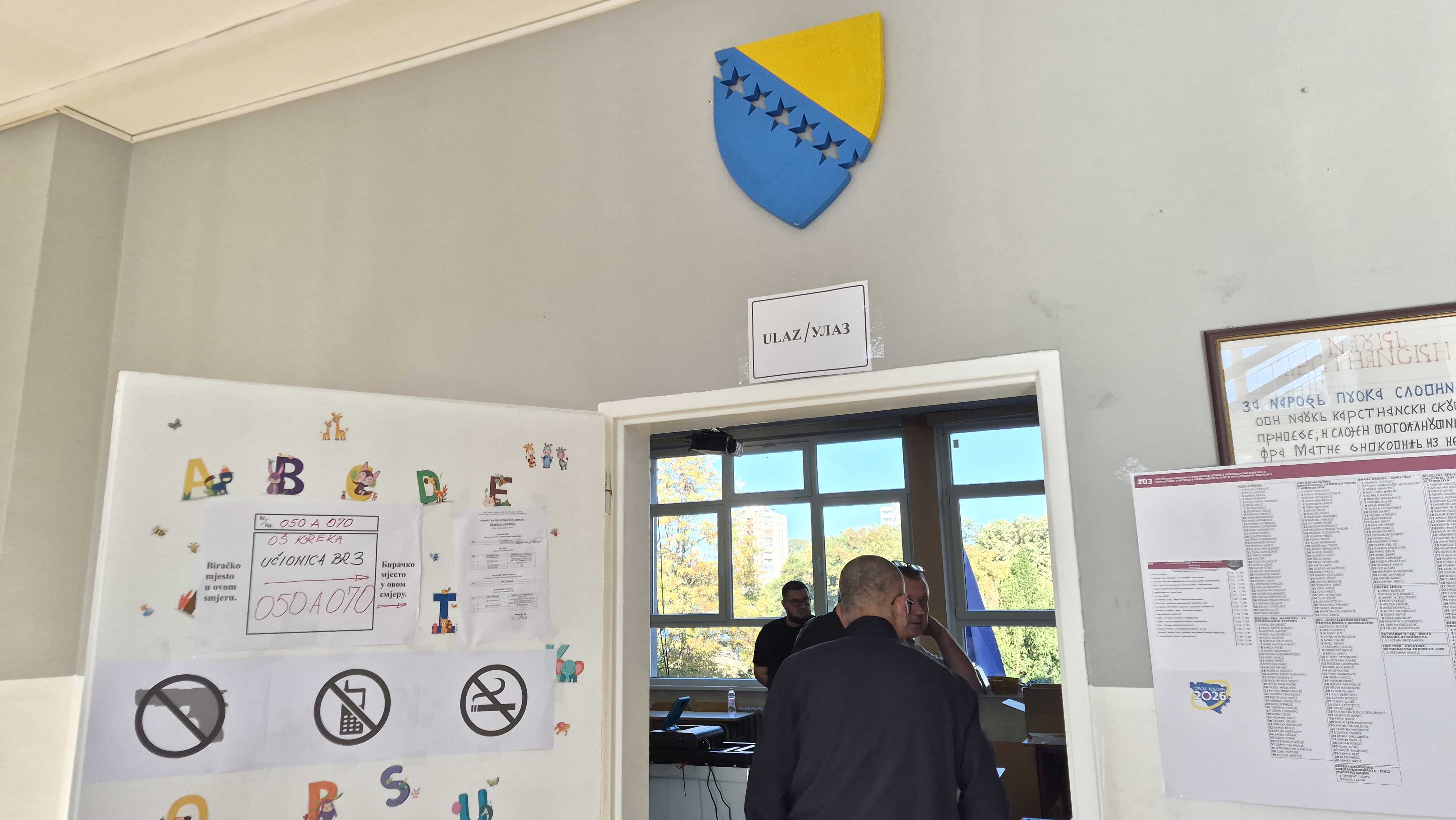 Izborni dan u Tuzli: Nove tehnologije, kašnjenja i prve reakcije birača