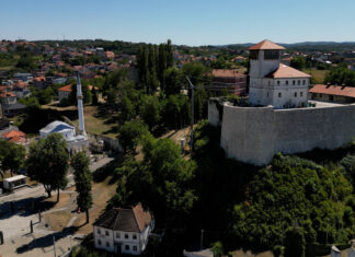 Gradačac: Od Kule Zmaja od Bosne do jezera i okusa šljive Gradačac: Od Kule Zmaja od Bosne do jezera i okusa šljive