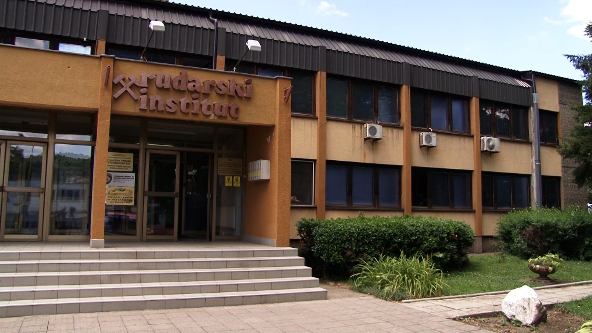 Rudarski institut Rudarski institut Tuzla prodaje zgradu i zemljište u Moluhama