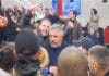 Dramatične scene u Beogradu: Građani upali u redakciju Informera, intervenisala policija