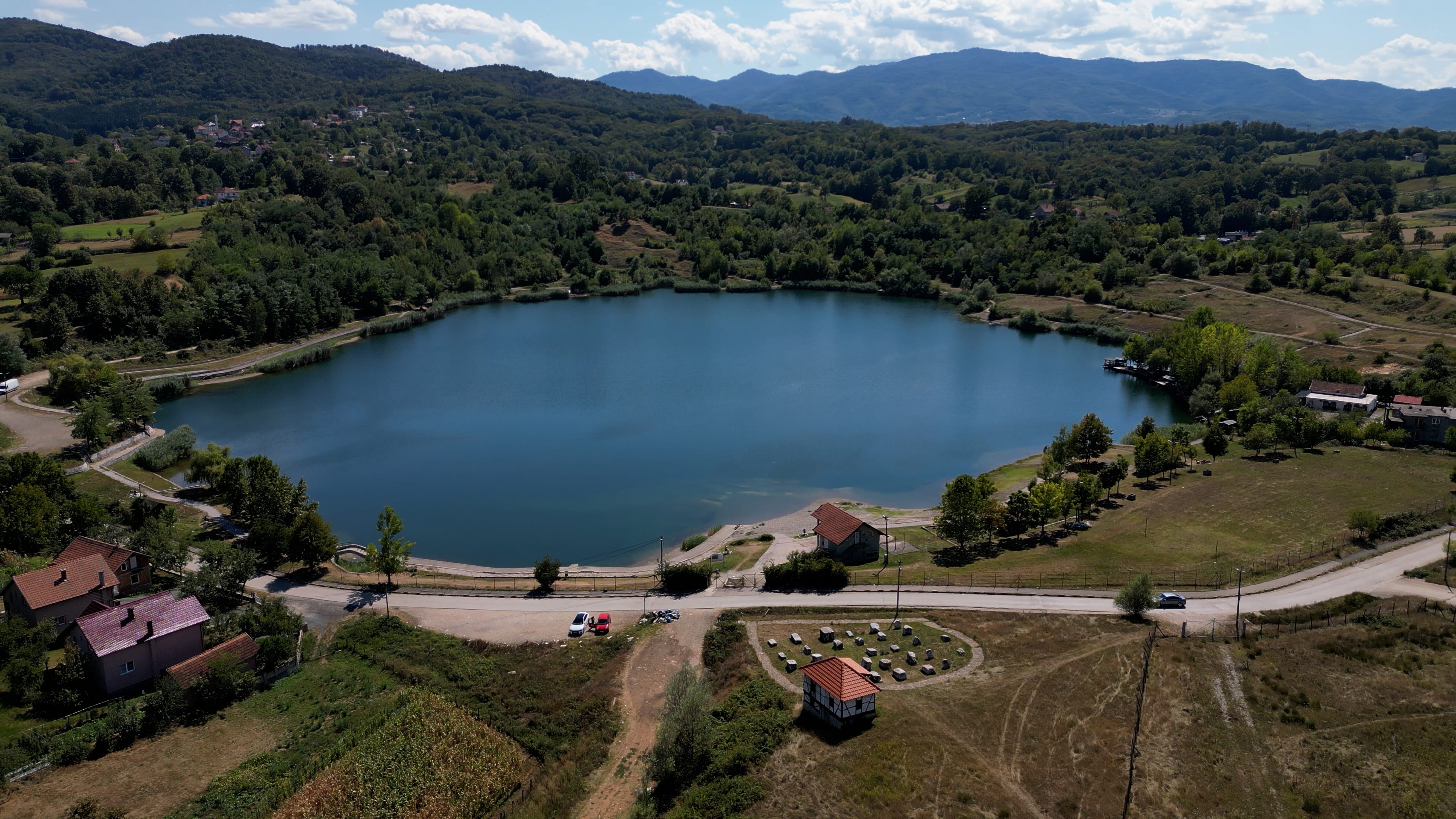 ZIVINICE Rajsko jezero Bašigovci dron 2026 Živinice: Od Rajskog jezera do historije i prirodnih ljepota