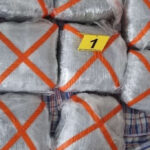 Zenica: pronađeno više od 25 kilograma droge i oružje, jedna osoba uhapšena Droga u Zenici pronađena je tokom policijske akcije u mjestu Dusina. Otkriveno je više od 25 kilograma sumnjivih narkotika i oružje, a jedna osoba je uhapšena.