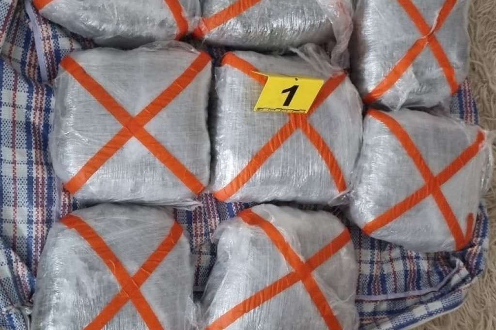 droga zenica Droga u Zenici pronađena je tokom policijske akcije u mjestu Dusina. Otkriveno je više od 25 kilograma sumnjivih narkotika i oružje, a jedna osoba je uhapšena.