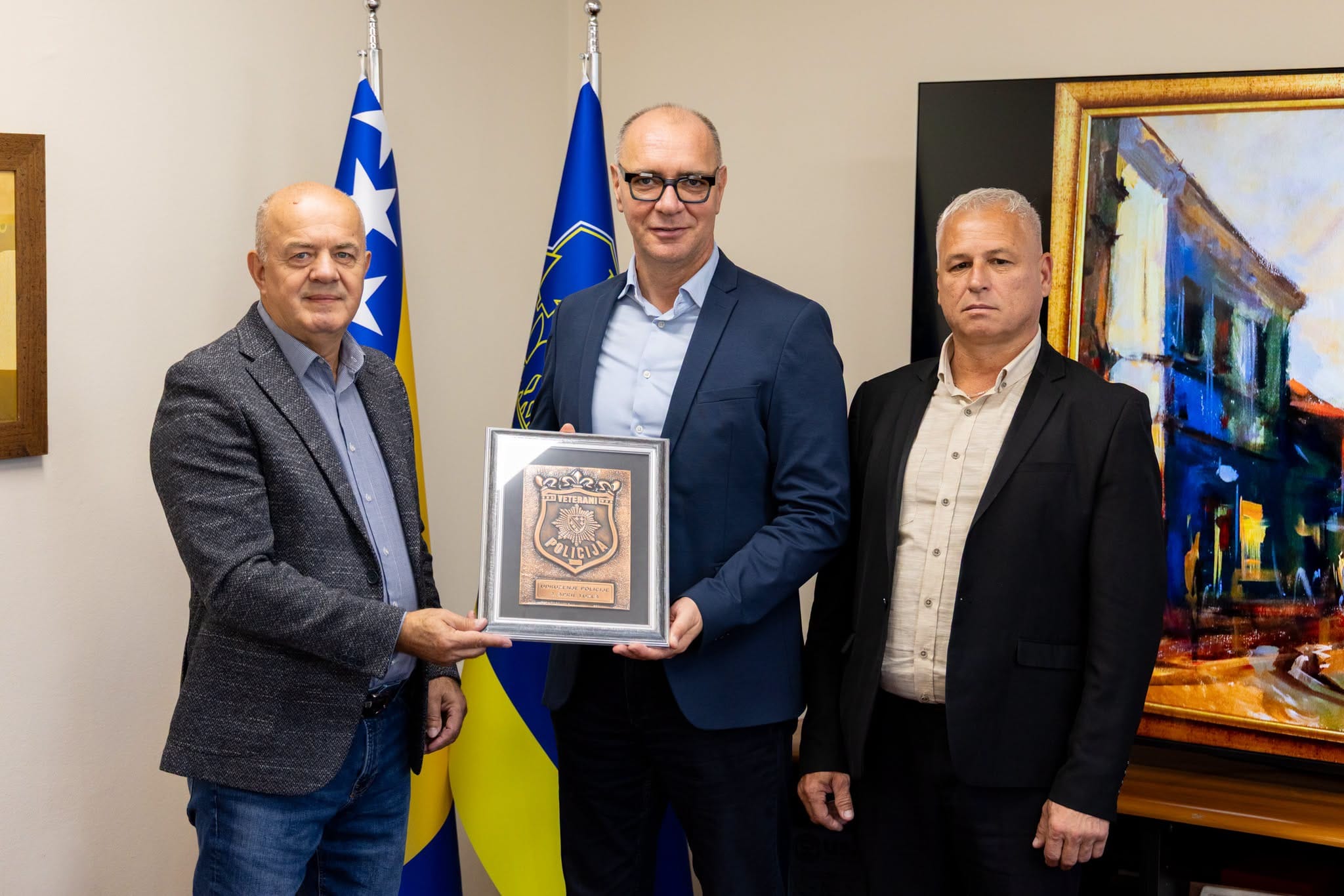 lugavić priznanje Lugaviću uručeno priznanje za podršku projektu Trga policije 1992–1995