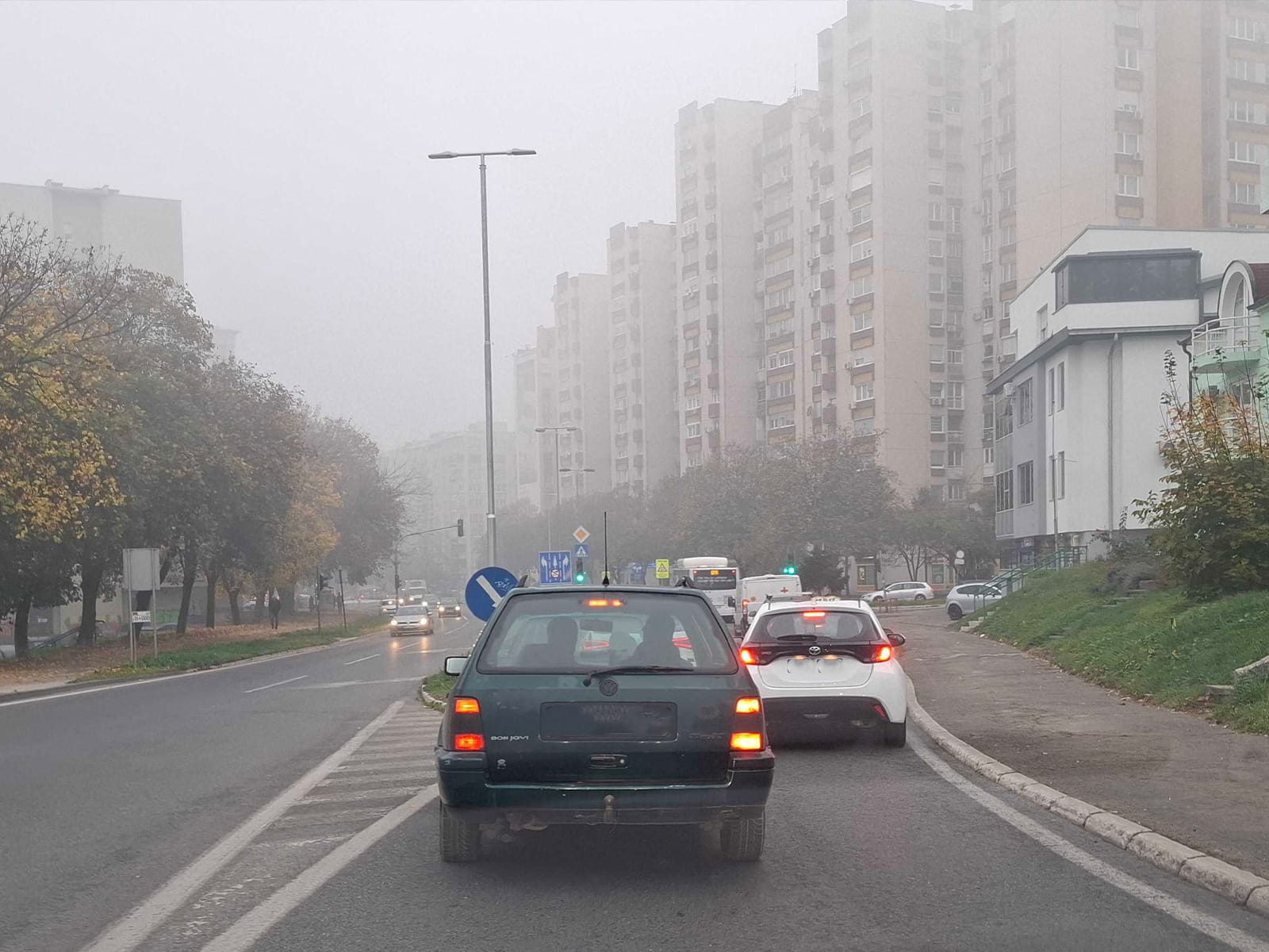 Stanje na cestama u BiH: Magla smanjuje vidljivost, radovi usporavaju saobraćaj
