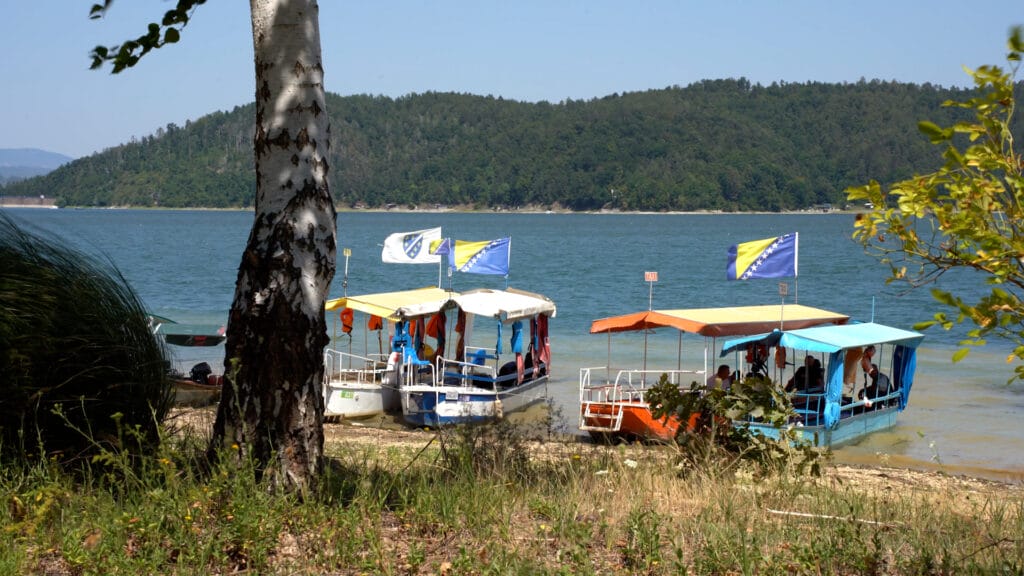 Tuzlanski kanton: Od slanih jezera do tvrđava, planina i domaćih okusa