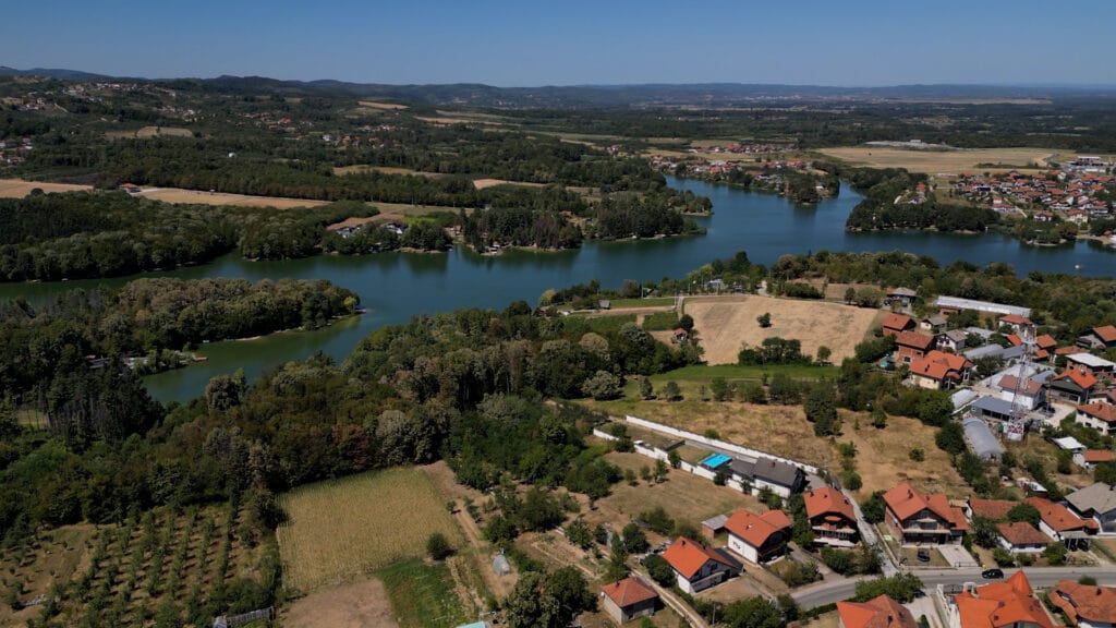 Tuzlanski kanton: Od slanih jezera do tvrđava, planina i domaćih okusa