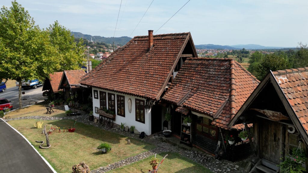 Tuzlanski kanton: Od slanih jezera do tvrđava, planina i domaćih okusa