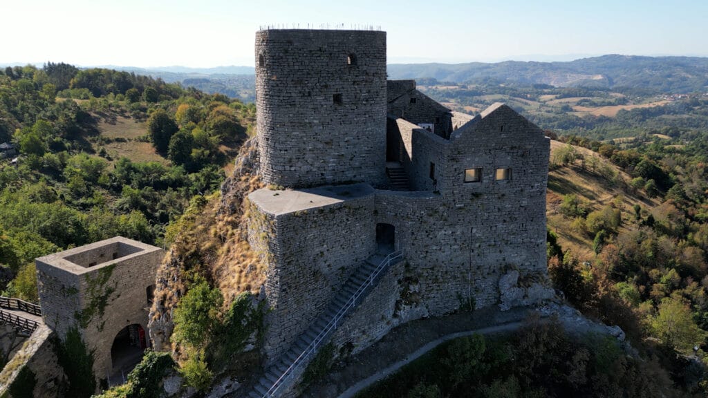Tuzlanski kanton: Od slanih jezera do tvrđava, planina i domaćih okusa